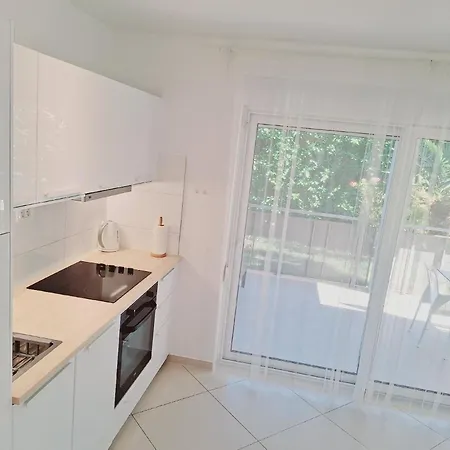 Ferienapartment Enelani Fuer Vier Personen Apartment Kastela