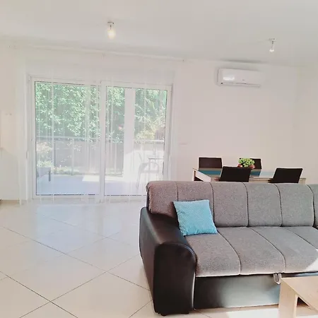 Ferienapartment Enelani Fuer Vier Personen